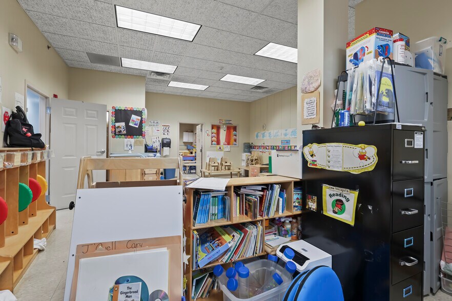 More Photos Of 1631 Main St, Niagara Falls Industrial For Sale