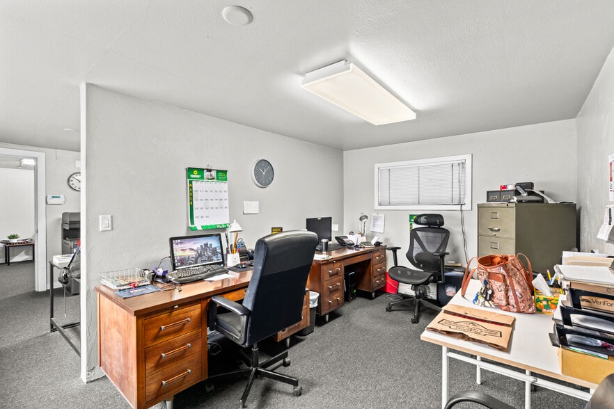 More Photos Of 3894 Roosevelt Blvd, Eugene Industrial For Sale