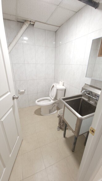 More Photos Of 39 Henry St, New York Apartments For Lease