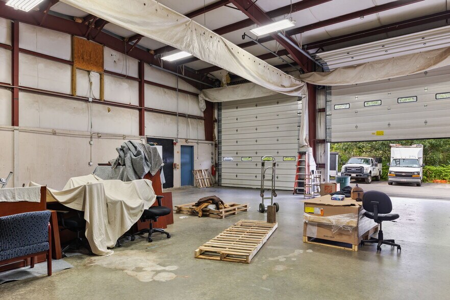 More Photos Of 26 Bixby Ave, Middleton Warehouse For Lease