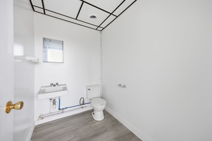 More Photos Of 400 5th Ave, New Brighton Auto Repair For Sale