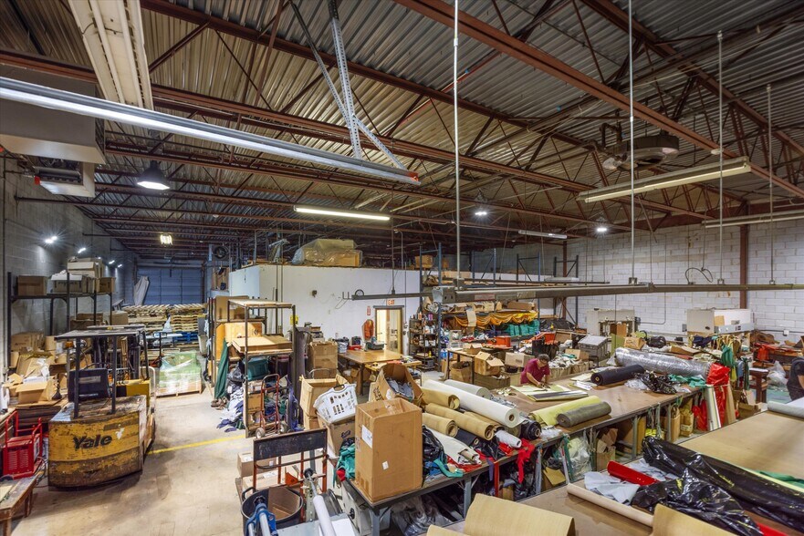 More Photos Of 4205-4215 Lawndale Ave, Lyons Manufacturing For Sale