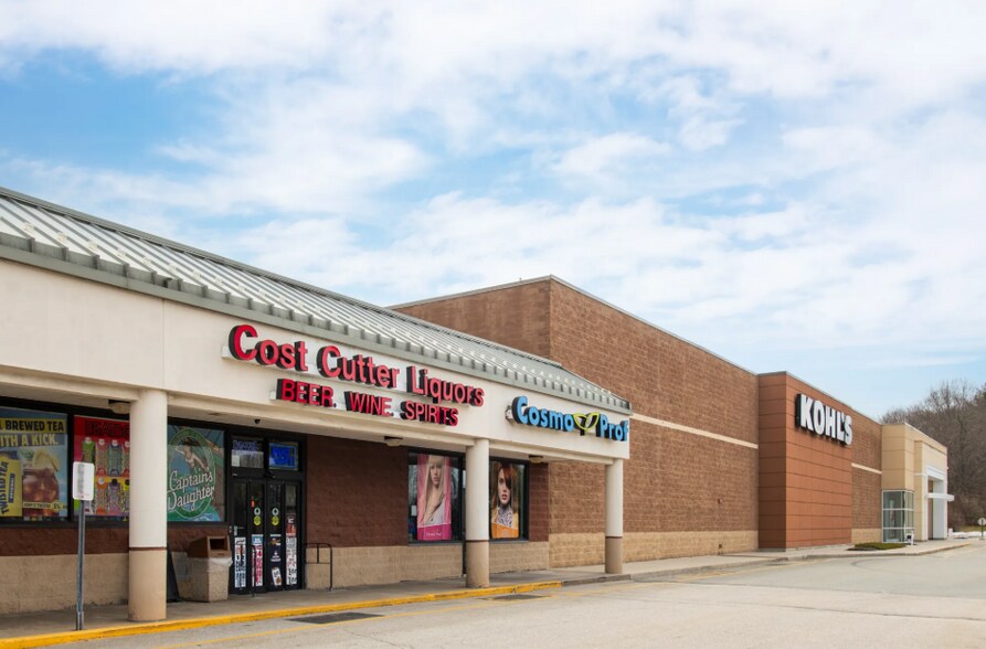 More Photos Of 1050-1078 N Main St, Dayville Freestanding For Lease