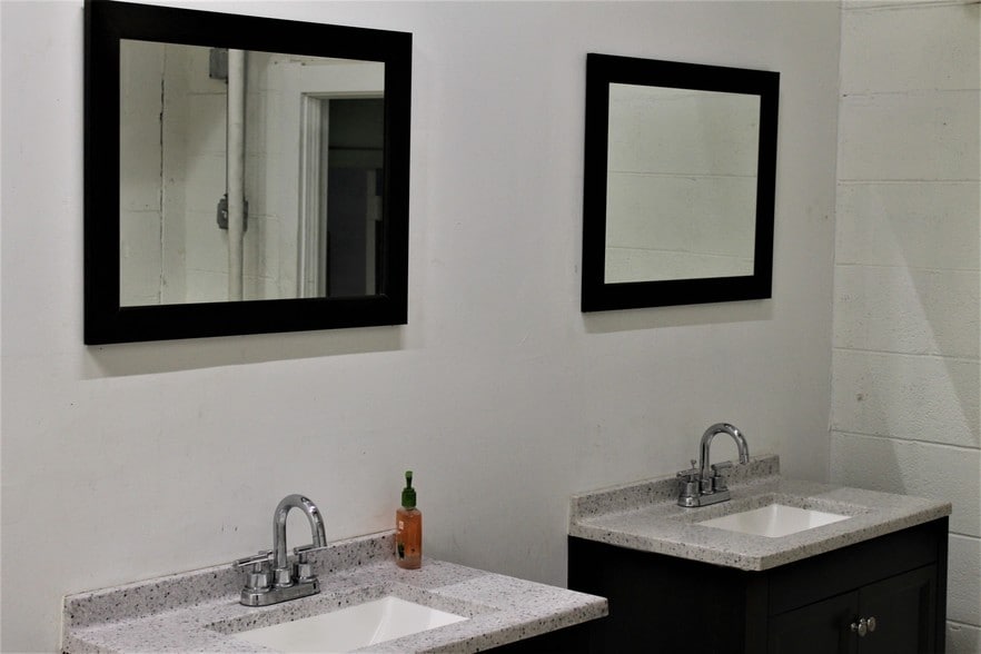 More Photos Of 5000 W Bloomingdale, Chicago Warehouse For Lease