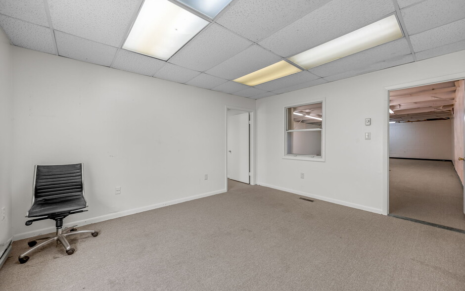 More Photos Of 105 S First Colonial Rd, Virginia Beach Flex For Sale