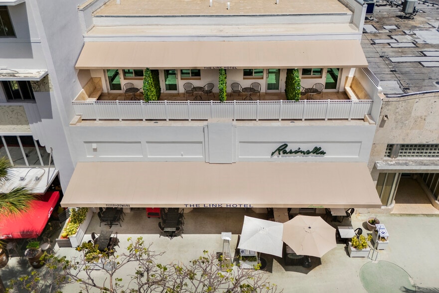 More Photos Of 525-533 Lincoln Rd, Miami Beach, Miami Beach Storefront For Lease