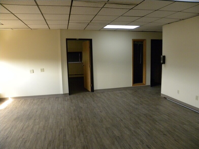 More Photos Of 305 SW Wyoming, Casper Office For Sale