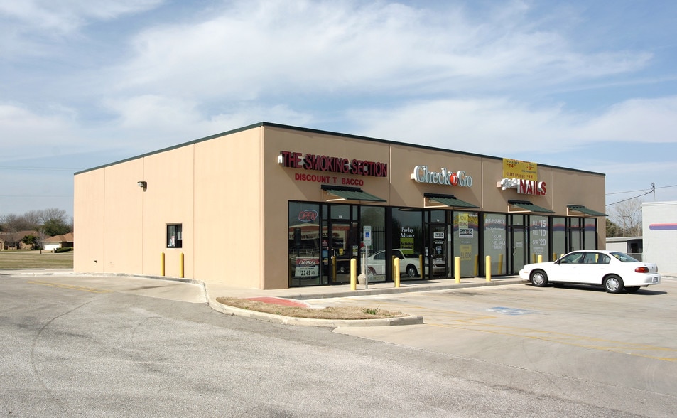 Primary Photo Of 6400 McCart Ave, Fort Worth General Retail For Lease