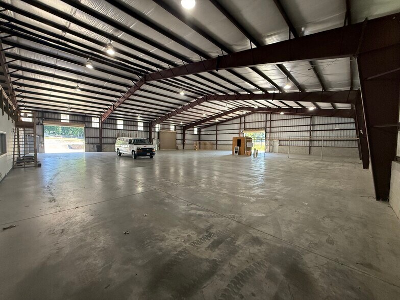 More Photos Of 1725 Endeavor Dr, Williamsburg Warehouse For Lease