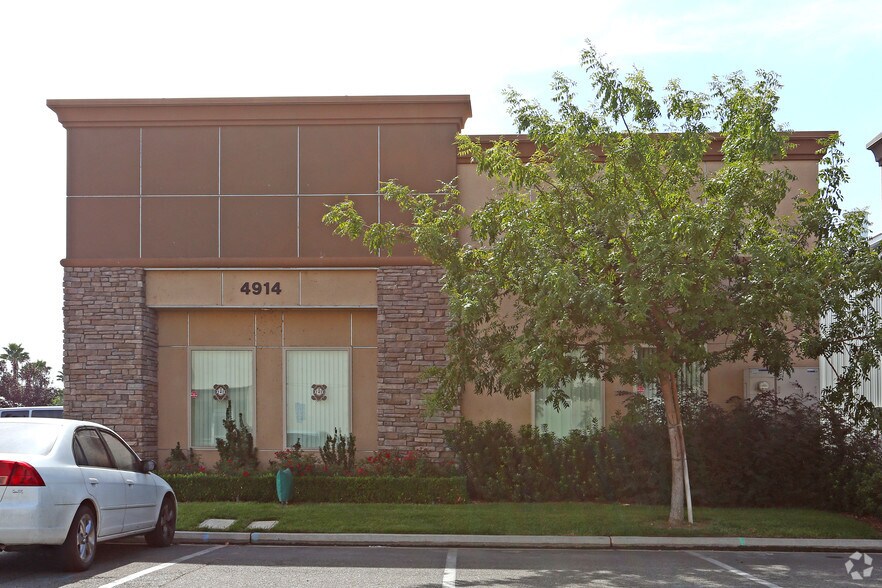 More Photos Of 4914 E Ashlan Ave, Fresno Warehouse For Lease