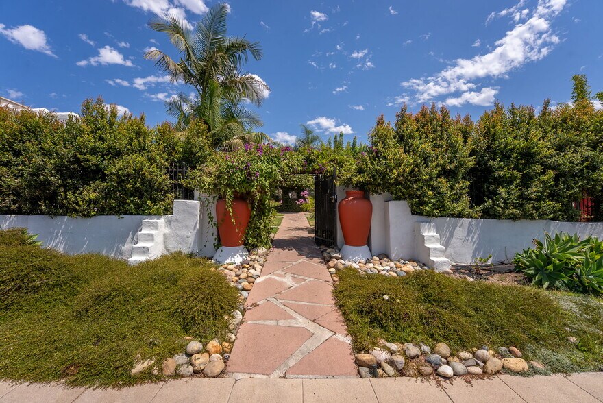 More Photos Of 3933-3945 Hamilton St, San Diego Apartments For Sale