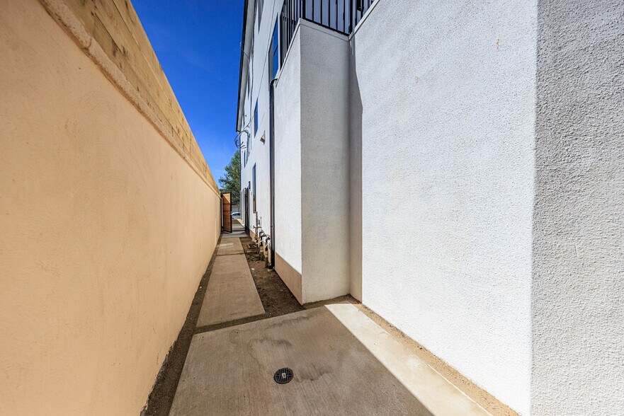 More Photos Of 1954-1958 Purdue Ave, Los Angeles Apartments For Sale