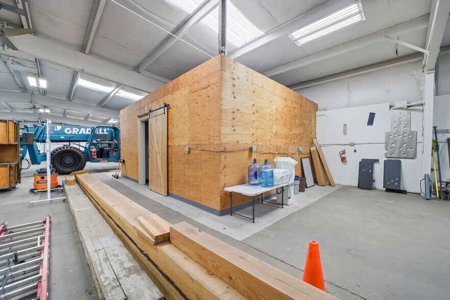 More Photos Of 114 5th St, Fowler Industrial For Sale