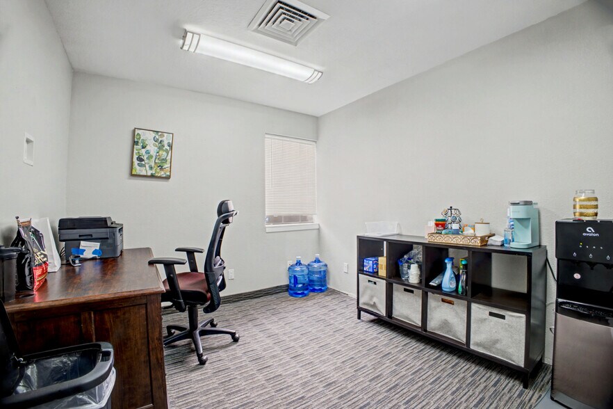 More Photos Of 555 W University Dr, Mesa Office For Sale