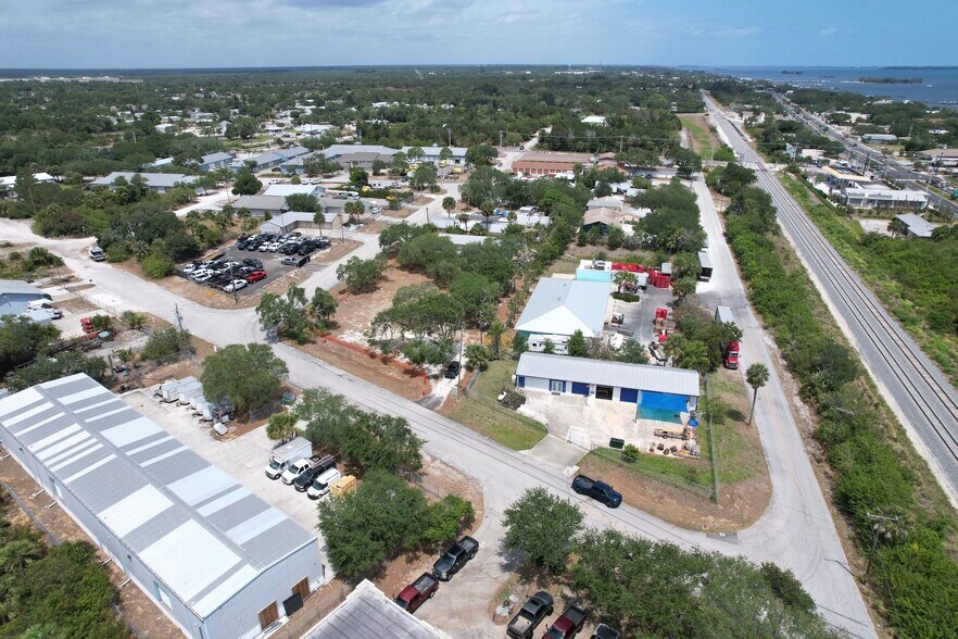 More Photos Of 6820 Woodmere Rd, Sebastian Light Distribution For Sale