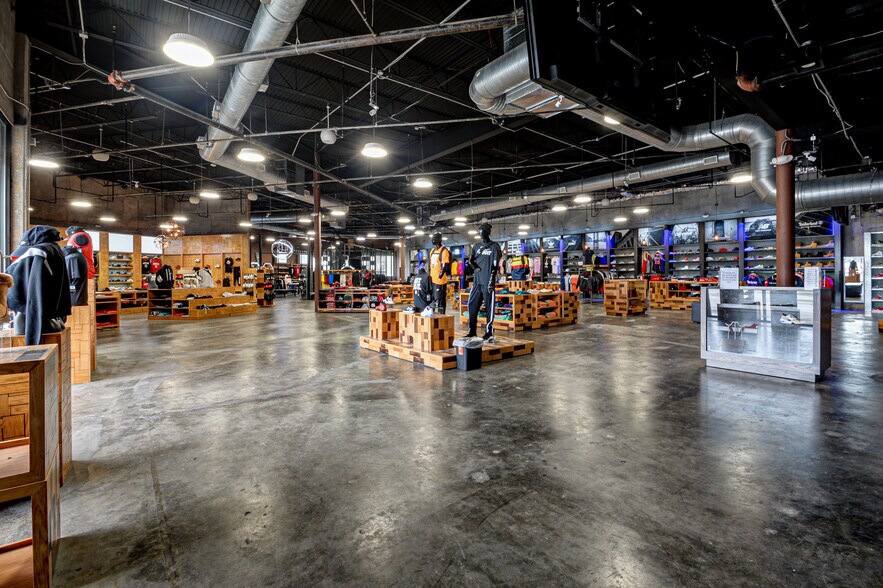 More Photos Of 20121 Highway 59 N, Humble Freestanding For Sale