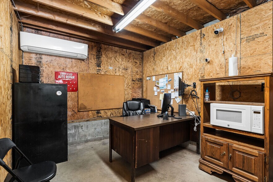 More Photos Of 209 Mountain Rd, Livingston Self Storage For Sale