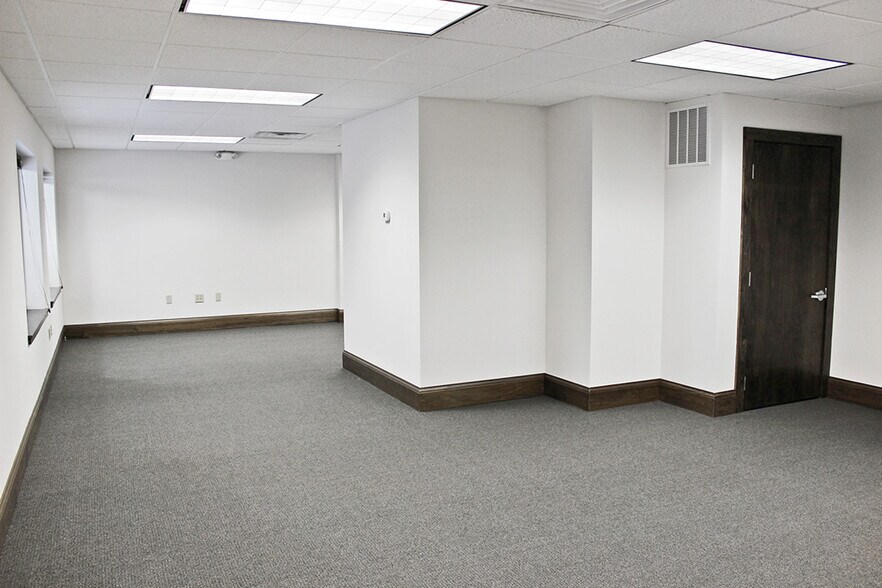 More Photos Of 100 S College Ave, Bloomington Office For Lease