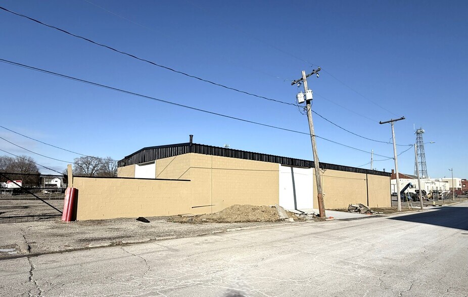 More Photos Of 151 Ferris st, Galesburg Warehouse For Sale