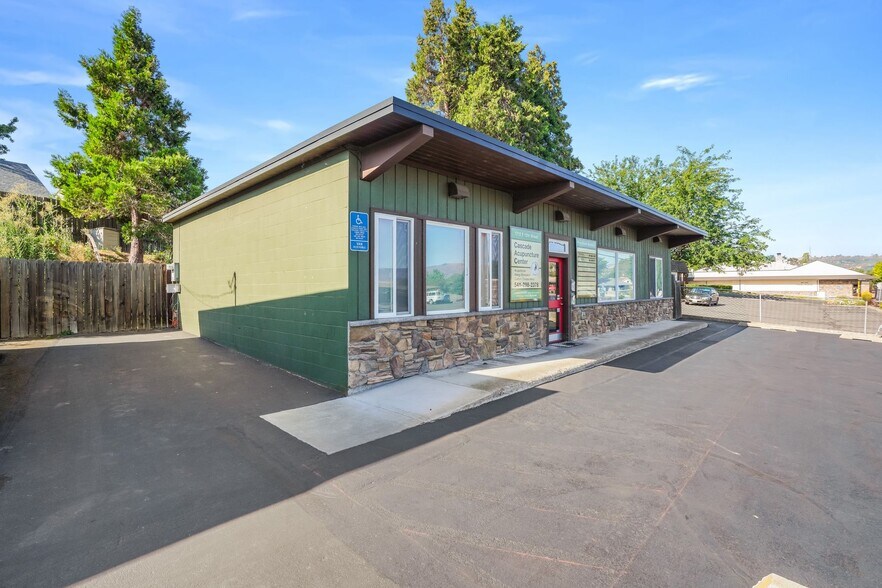 More Photos Of 1712 12th, The Dalles Medical For Sale