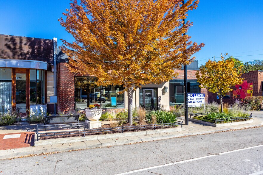 More Photos Of 2817 Ingersoll Ave, Des Moines Storefront For Lease