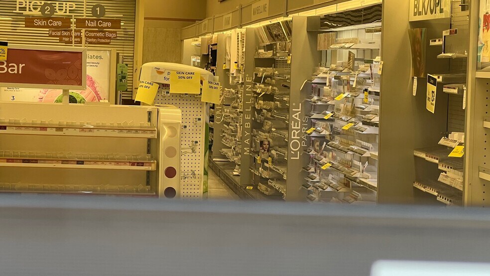 More Photos Of 1533 E Pembroke Ave, Hampton Drugstore For Lease