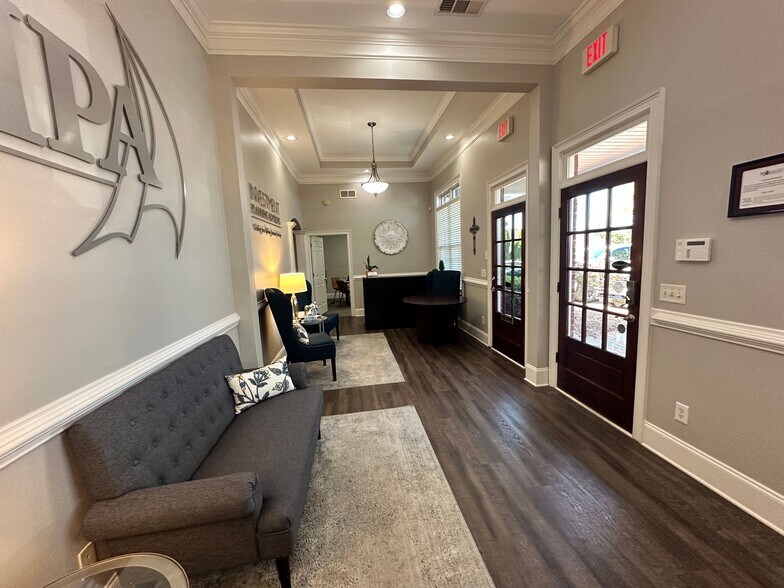 More Photos Of 327 Dahlonega Rd, Cumming Office For Lease