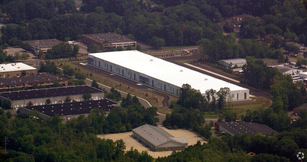 More Photos Of 701-705 Executive Blvd., Valley Cottage Distribution For Lease