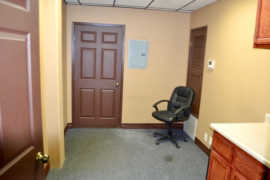 More Photos Of 9233 Charles Smith Ave, Rancho Cucamonga Flex For Lease