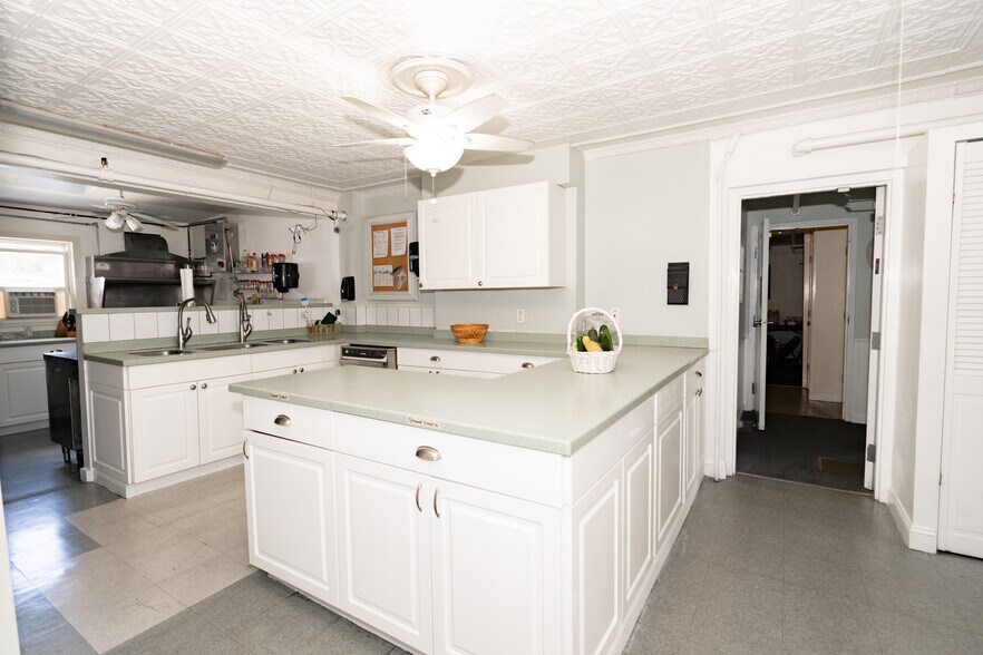 More Photos Of 8 Jennifer Dr, Merrimack Flex For Sale