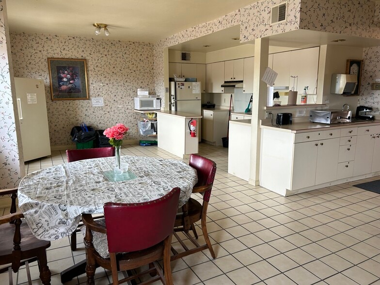 More Photos Of 103 E Maple Ave, Beaver Dam Apartments For Sale