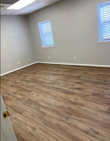 More Photos Of 404 Newport Blvd, League City Flex For Sale