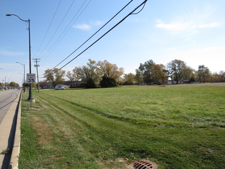 More Photos Of 1805 E Division St, Diamond Land For Sale