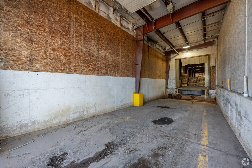 More Photos Of 236 S 2nd St, Butternut Distribution For Lease