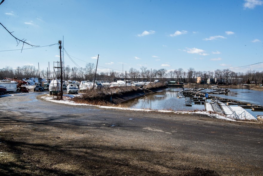 More Photos Of 400 Main Ave, Croydon Marina For Sale