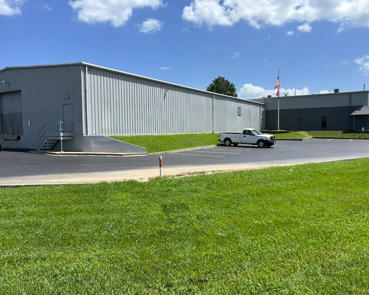 More Photos Of 631 S Kansas Ave, Springfield Warehouse For Sale