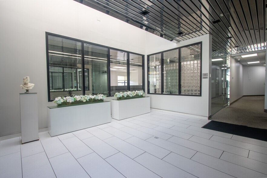 More Photos Of 10020 National Blvd, Los Angeles Loft Creative Space For Lease