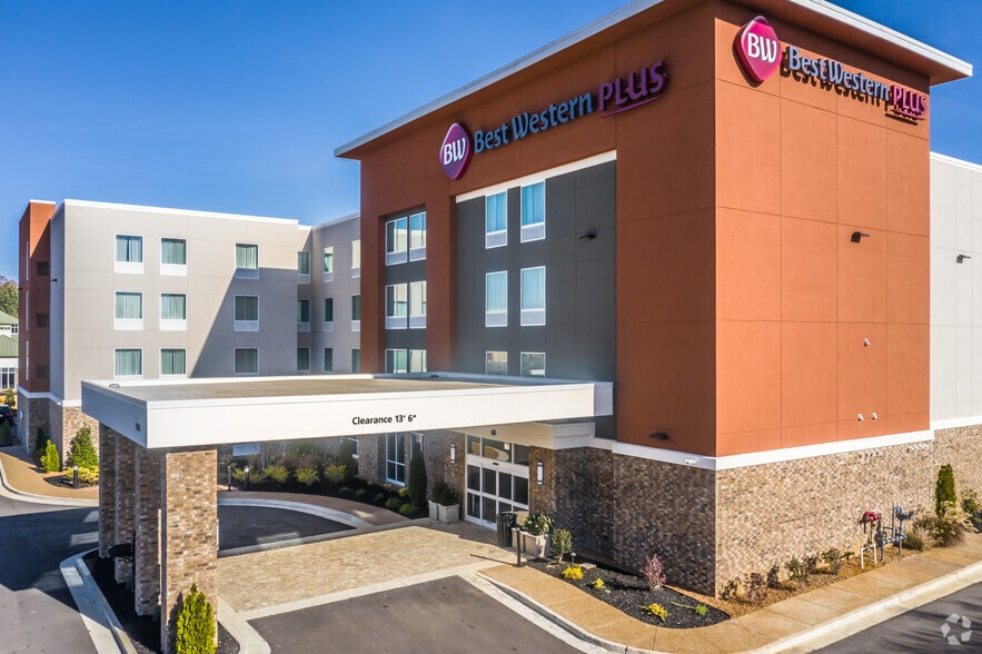 More Photos Of 7904 Craft Goodman Frontage Rd, Olive Branch Hotel For Sale