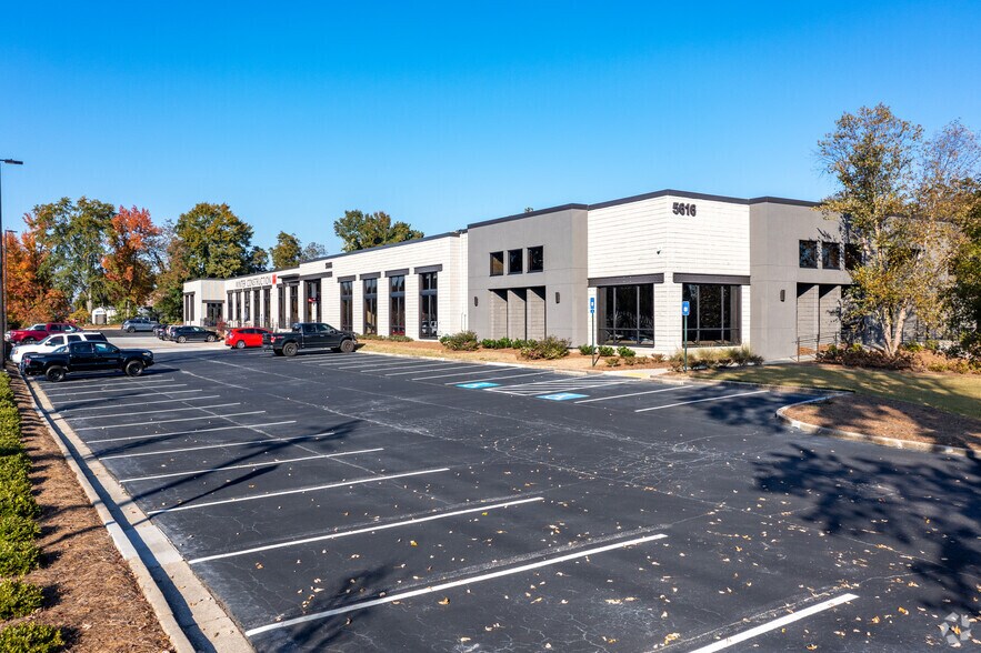 More Photos Of 5616 Peachtree Rd, Atlanta Loft Creative Space For Lease