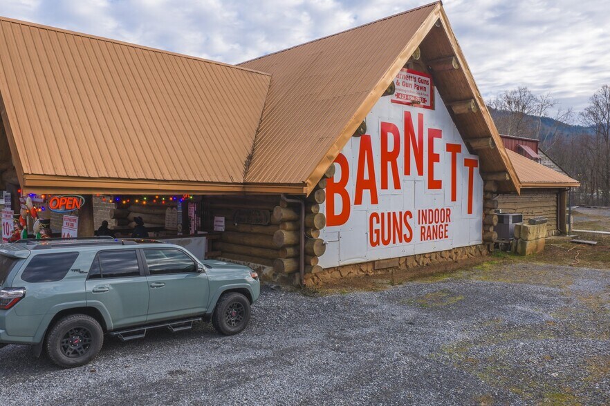 More Photos Of 118 First Ave, Hampton General Retail For Sale