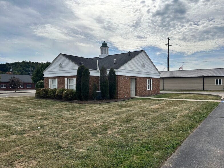 More Photos Of 327 E 3rd St, Uhrichsville Bank For Sale