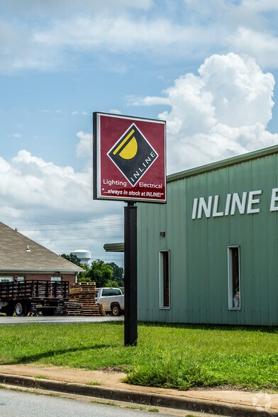 More Photos Of 714 E 2nd St, Sheffield Warehouse For Sale