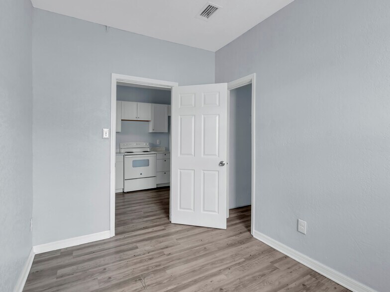 More Photos Of 301 SW 3rd Ter, Mulberry Apartments For Sale