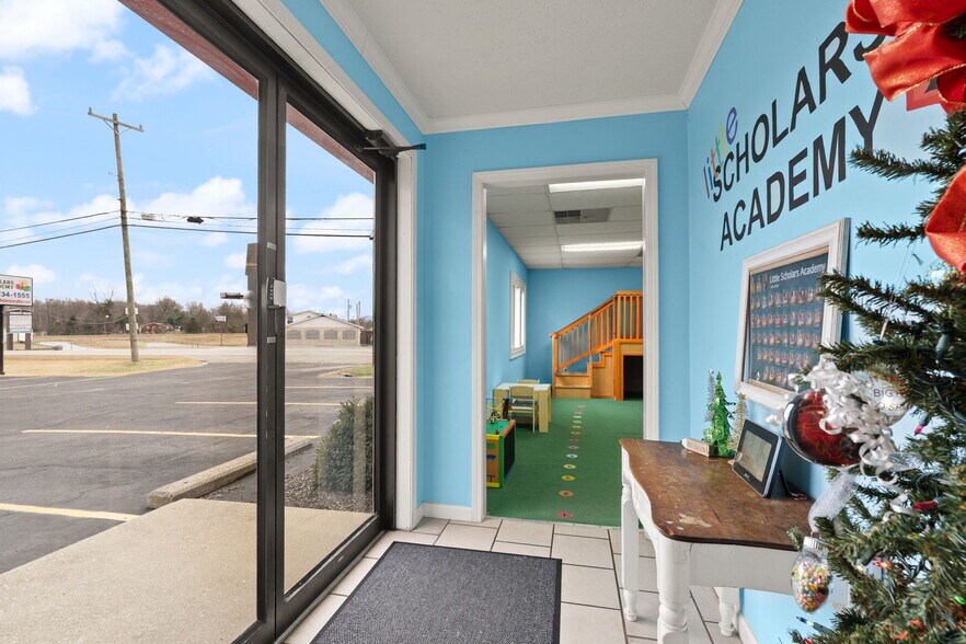 More Photos Of 1990 NW In-337, Corydon Medical For Sale