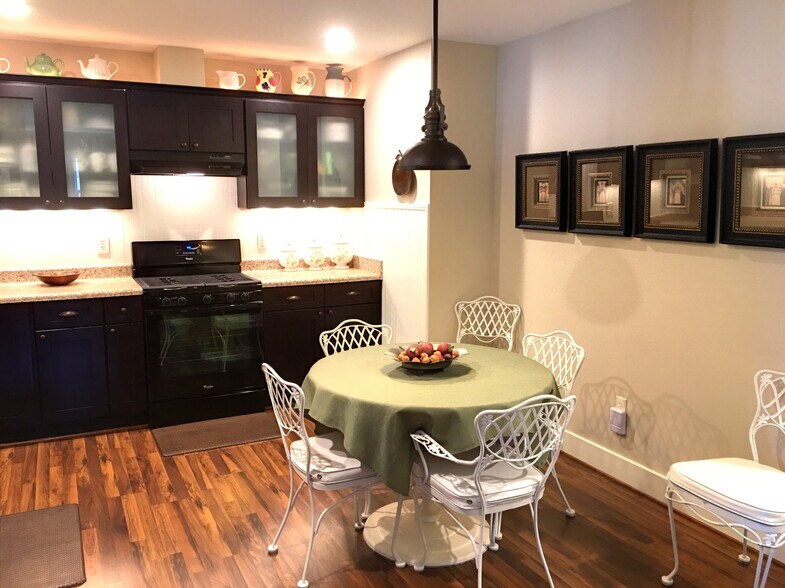 More Photos Of 444 S Beech Mountain Pky, Banner Elk Office For Sale