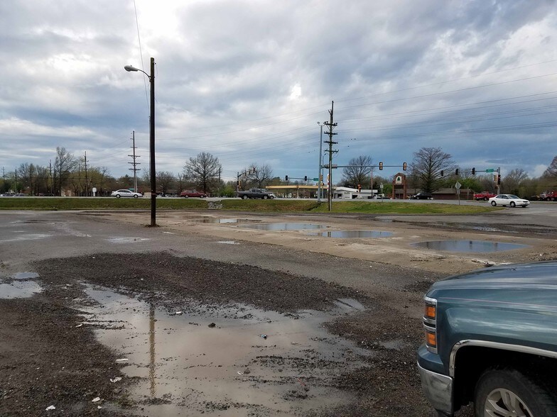 More Photos Of 1915-1921 W Sycamore St, Carbondale Land For Sale