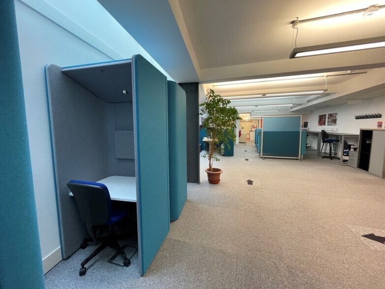 More Photos Of 33-39 Bowling Green Ln, London Office For Lease