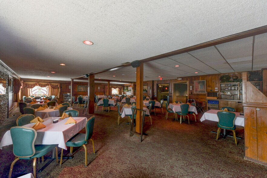 More Photos Of 502 Dixie Hwy, Beecher Restaurant For Sale