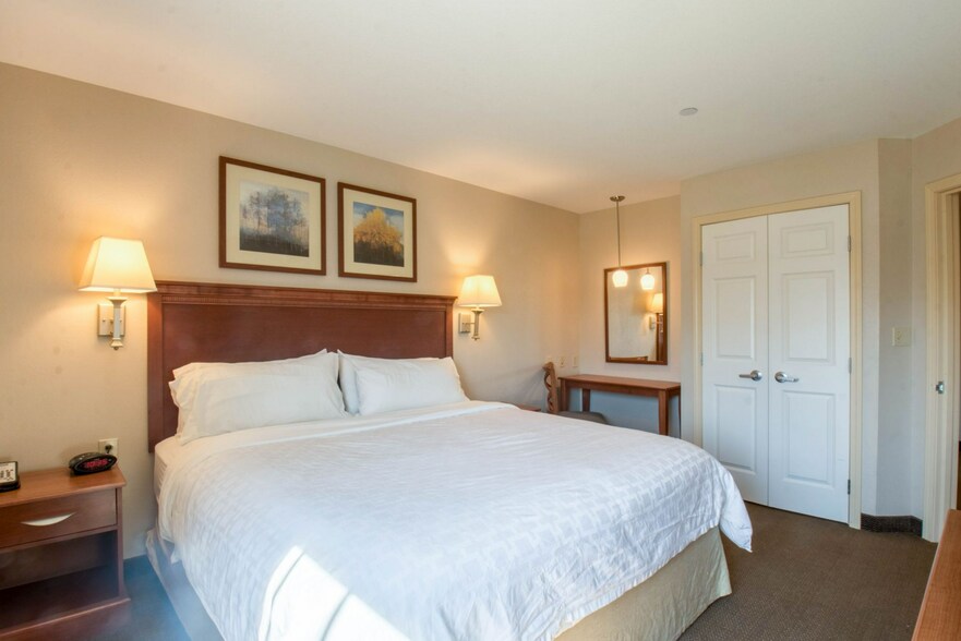 More Photos Of 233 Grand Valley Way, Parachute Hotel For Sale