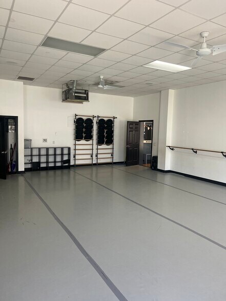 More Photos Of 6800 Thomasville Rd, Tallahassee Storefront For Lease